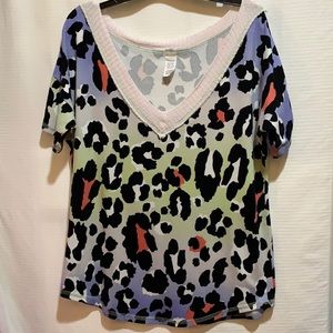 ANIMAL PRINT IN COLOR TEE RAW EDGE SZ S BLK/WHT++